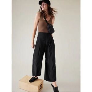 Athleta Black Brooklyn Wide-Leg Crop Pant Size 4 Athleisure Comfy Activewear